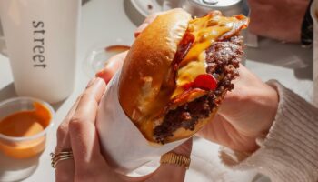 Street Smash Burgers: de Portugal a Italia con las herramientas de seguridad alimentaria y operaciones del asistente digital Andy
